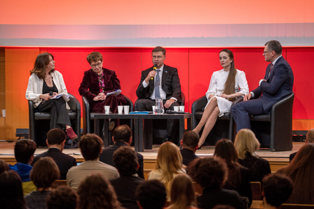 20260224 GRANDE CONFÉRENCE “THE WAR ON UKRAINE WHAT NEEDS TO CHANGE ” 27SG PARIS FRANCE 32