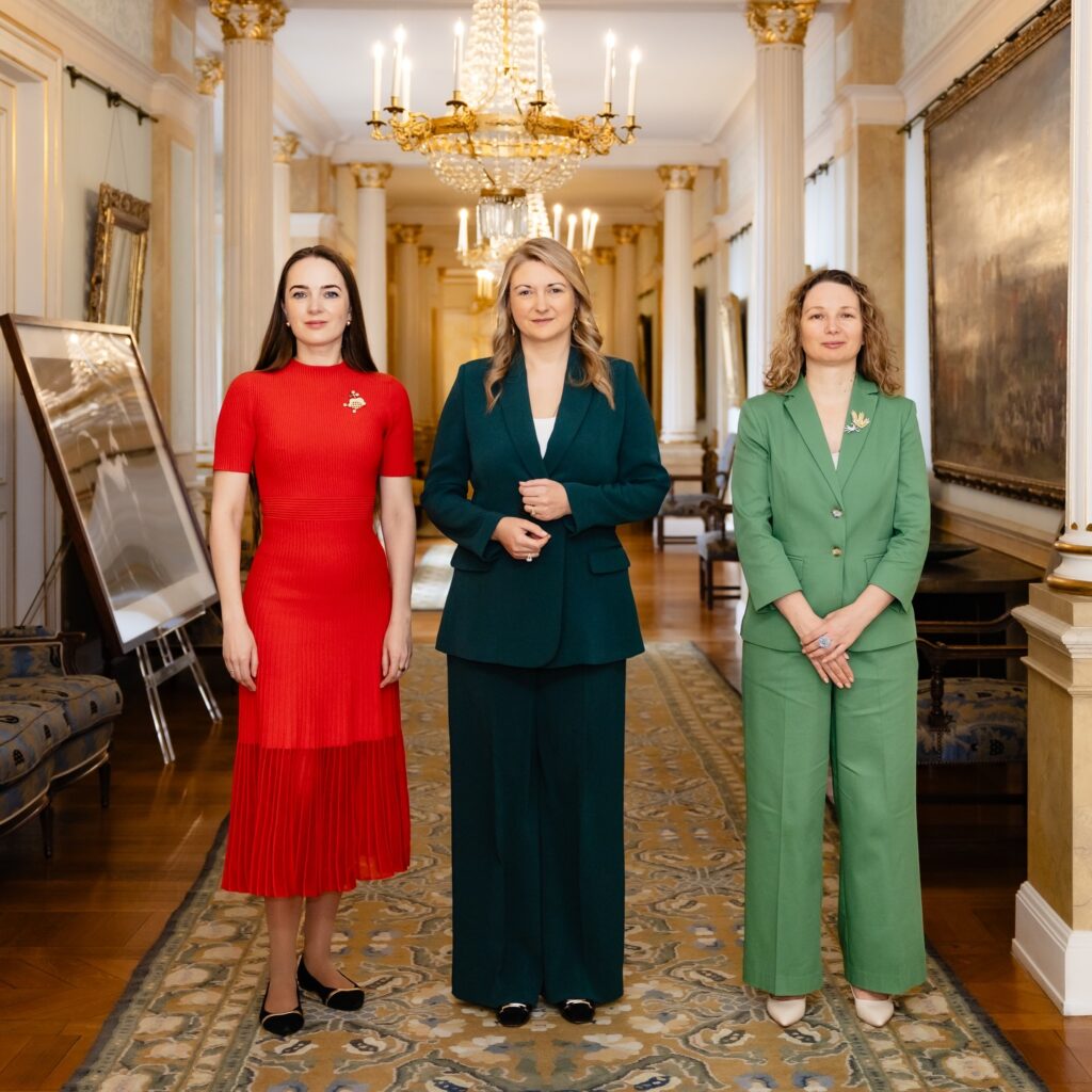 657404243 18343553539214060 4493389461262837163 N