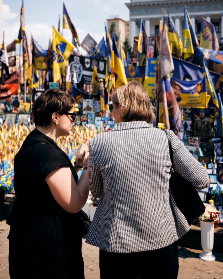 Stefanie Hubig And Oleksandra Romantsova At Maidan Nezalezhnosti